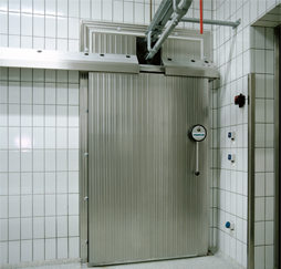 Kühlraumschiebetür mit Rohrbahnaufsatz