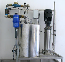 Pumpstation zur zentralen Vordosierung und Druckerhöhung von Reinigungschemie (Schäumen oder Desinfizieren)
